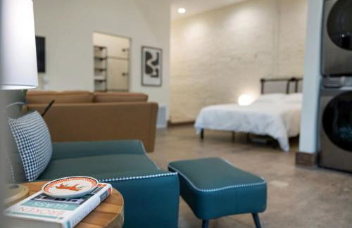 Modern Loft-Style Retreat Near Blenko Glass in Milton, WV - Foto 25