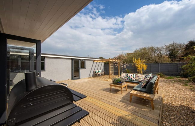 Seaside Serenity 3-bed Deck Garden Near Shore - Photo 63