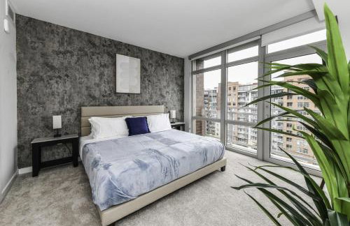 Stylish 2BR Retreat Gym Parkng and Scenic Rooftop - Foto 43