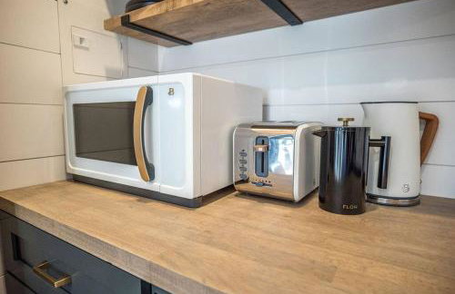 Glamping cabin with private deck and hot tub! - Foto 11