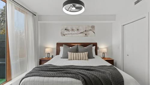 Lakeside luxury with hot tub and pool - Foto 2