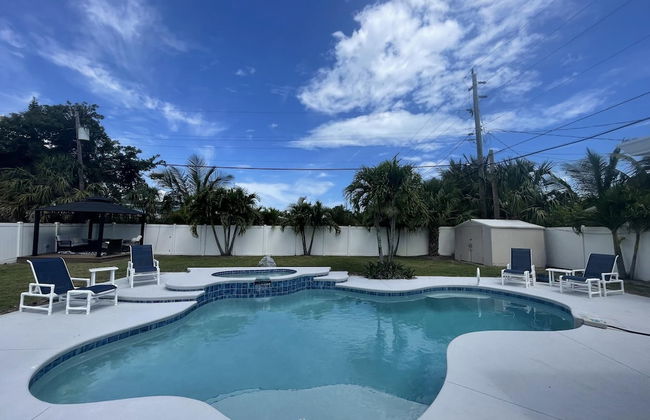 Kiss the Wave - Spacious 4BR 3BA w Pool hot tub - Foto 38