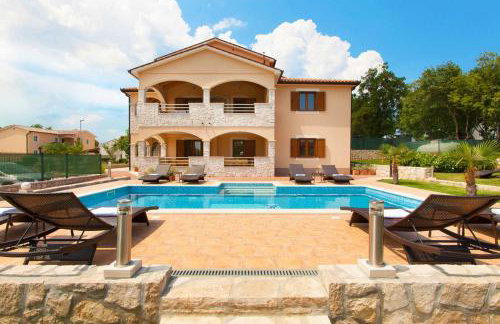 Villa Zora, beautiful modern villa in a village near the sea - Foto 1