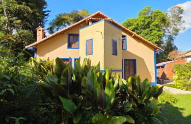 Casa chalet, Centro, vaga 2 carros, alto padrão - Foto 2