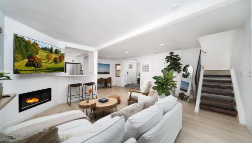 Downtown Beach Home, 5 min to Beach! Backyard, BBQ - Foto 2