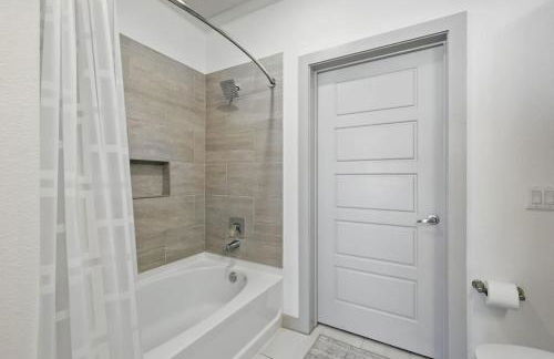 Modern 1BR near TPC Golf Free Parking and Wifi - Foto 13