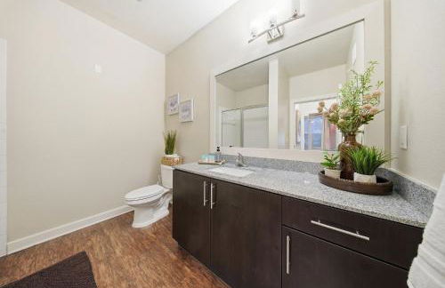 Chic 2BR w Pool Pet-Friendly Unit #14 - Foto 9