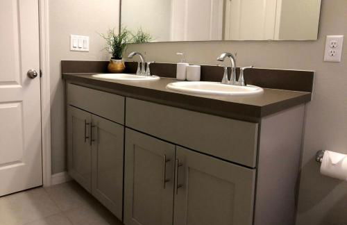 NEW Home 3 Bedrooms Water View Disney Universal - Foto 16