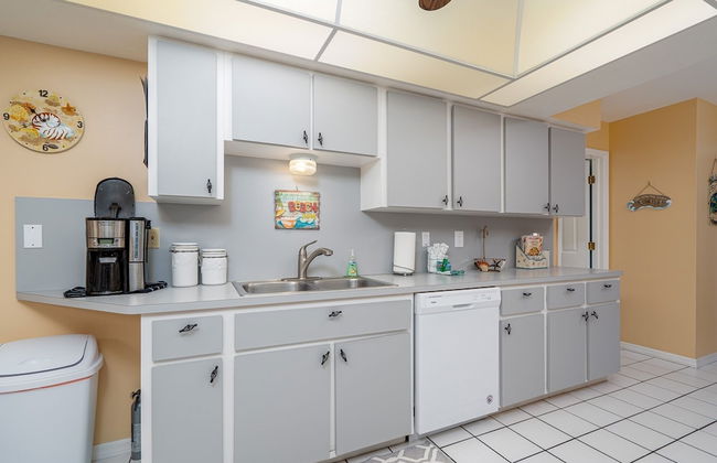 Private Pool Home ~ Just Miles From Sanibel And Fort Myers Beach ~ 3 Bedroom Home by RedAwning - Foto 9