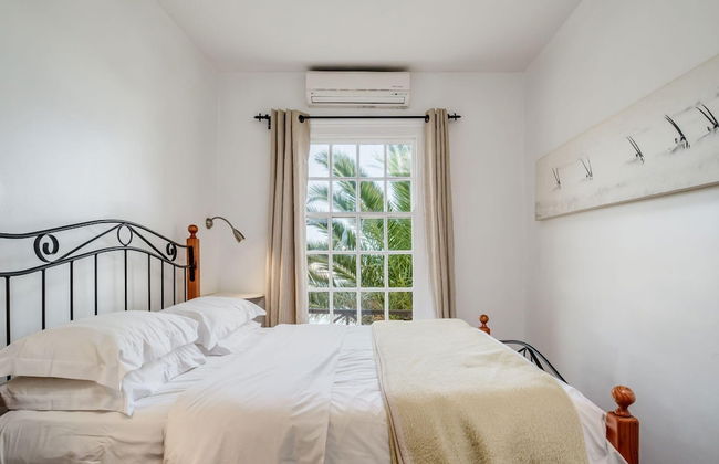 Camps Bay Holiday Apartment w Private Pool CBT Palm Suite - Photo 21