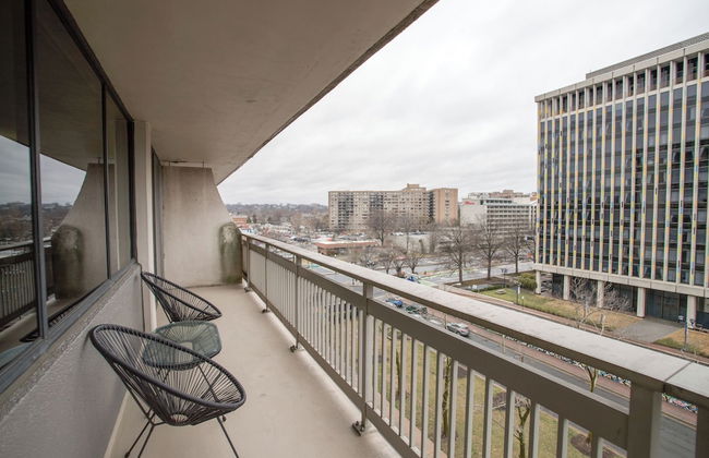 Convenient Apt Near Airport - Photo 29