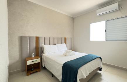 Cantinho Perfeito para Dois Conforto e Mar Bem Pertinho, Casa terrea no centro 80M Praia, Ar, Enxoval,Estacionamento e churrasqueira - Foto 21