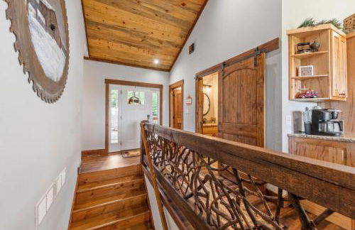 A Mornings Mist - Scouts Overlook - Romantic Retreat, Hot Tub, Cozy Fireplace, Mountain Views at Scouts Overlook - - Foto 6