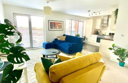 Chester City Centre Waterfront Apartment - Photo 4