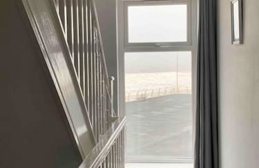 Beachfront pet friendly townhouse, Stunning views - Foto 10