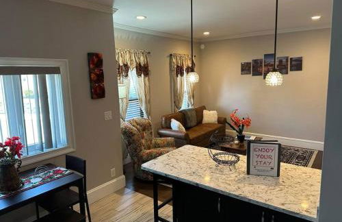 Spacious and Cozy- near T-station-Quiet Neighborhood! - Foto 2