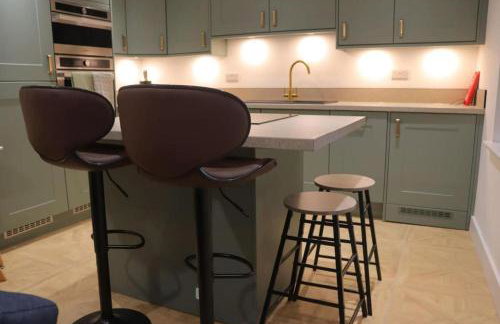 Huddersfield Lux 2 Bedroom Apartment & Opposite Train Station & City Centre - Foto 8