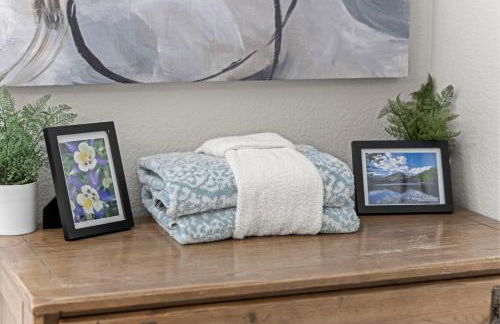 Golden View Townhouse - Walk to Downtown! - Photo 35