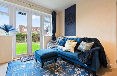 Stylish 4-Bed City Apartment, Sleeps 6, Ample Parking & Free Wi-Fi - Foto 1