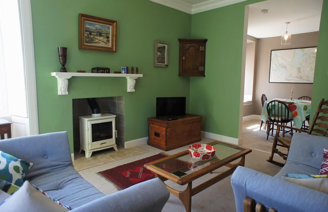 Fantastic 2 Bedroom, Spacious and Great Location! - Photo 9