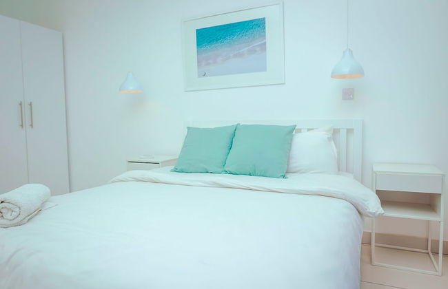 Embassy Gardens Premier Suites - Photo 18