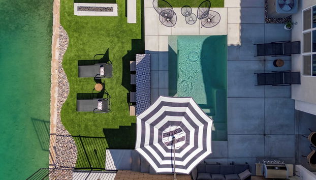 Lakefront w/ Private Pool, Great for Festival Season Lago Luxe by Avantstay - Foto 2, Interni