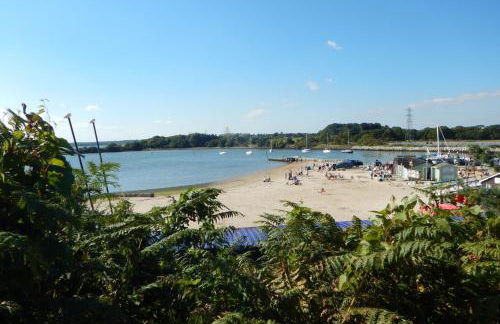 Family Seaside Retreat Private Stay at 5-Star Rockley Holiday Park Poole - Photo 27