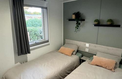 Joli Bungalow 464, 4-6 pers, wifi, terrasse, Camping Siblu Lac des Rêves Lattes - Foto 6