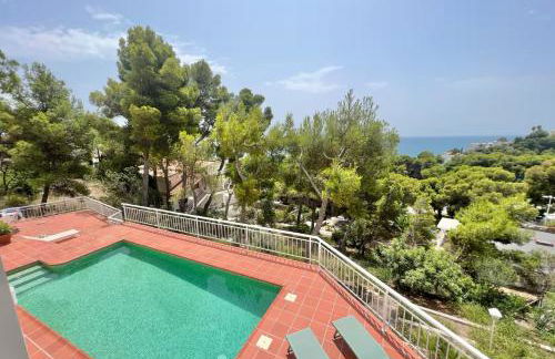 Preciosa Villa rodeada de pinos con vistas al mar - ServHouse - Photo 20