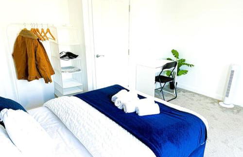 City Centre 3 Bedroom House Sleep upto 9 Guests with Garden and Parking - Foto 30