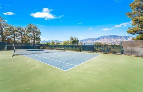 Midnights at the Oasis - Foto 40