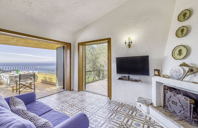 Bright Home With Wonderful Sea View - Photo 10