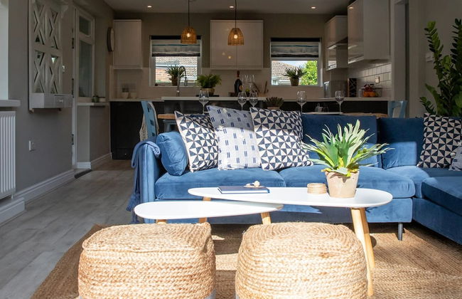 Bosham 3 BR Beach House With Garden Playhouse - Photo 8