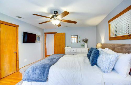 Cedar Creek Lakefront Vacation Rental with Pool - Foto 11