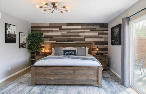 Fresh & Fun! Vegas 4BR w Heated Pool, Dog Friendly - Photo 14