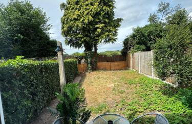 Quiet 2-Bed with Private Garden and Drive - Foto 20