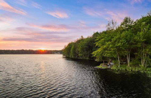 Lakehouse with Boats, MiniGolf, Sauna, HotTub, Swings and Playground! - Foto 77