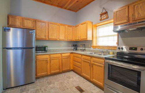 Stay In Ohiopyle - closest place to the GAP trail in Ohiopyle, PA, Hot Tub - Foto 11