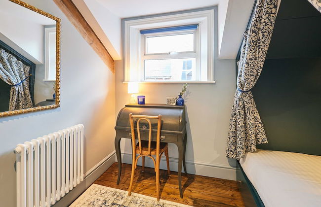 Host Stay The Rooftop Gallery - Photo 6