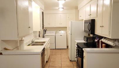 Centrally Located, 4x Queen, 300 MBPS Internet with Backyard! - Foto 4, stove, minibar