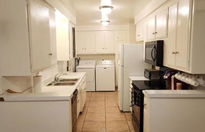 Centrally Located, 4x Queen, 300 MBPS Internet with Backyard! - Foto 4