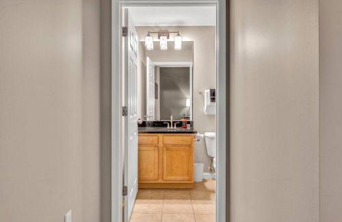 HUGE Luxe Downtown Flat: Pool Table & Parking - Foto 15