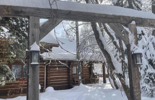 Rustic Sundance cabin sleeps 13 hottub firepits - Foto 49