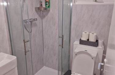 NightRest Homes 5 minutes to Luton Airport -Wifi - Free Parking -Luton - Foto 36