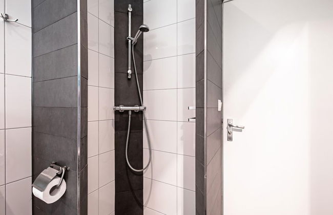 Cozy Holiday Home in Den Burg With hot tub - Foto 16