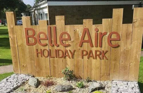 288, Two bed Chalet on Belle Aire Holiday Park - With private veranda, sleeps 5, pet friendly, free Wi-Fi, bed linen and towels included and onsite entertainment available - Foto 21
