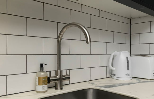 Bright Spacious Condo Free Parking 5min to Beach - Foto 9