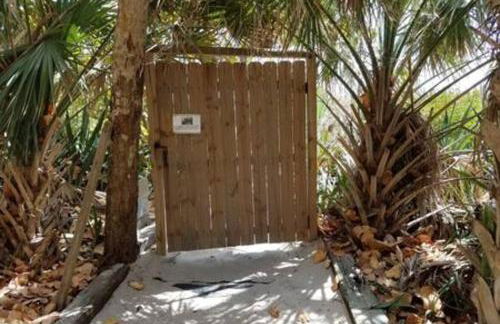 Oceanfront Beach Cottage - Pool, Yard, Private Beach Access, Sleeps 12 - Foto 10