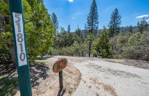 Manic Mountain Forest Cabin 3 miles from Bass Lake - Foto 13