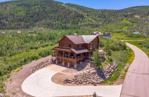 Ski and Ride Mountain Haus - Hot Tub, Fire Pit, Game Room & Deck - Foto 1